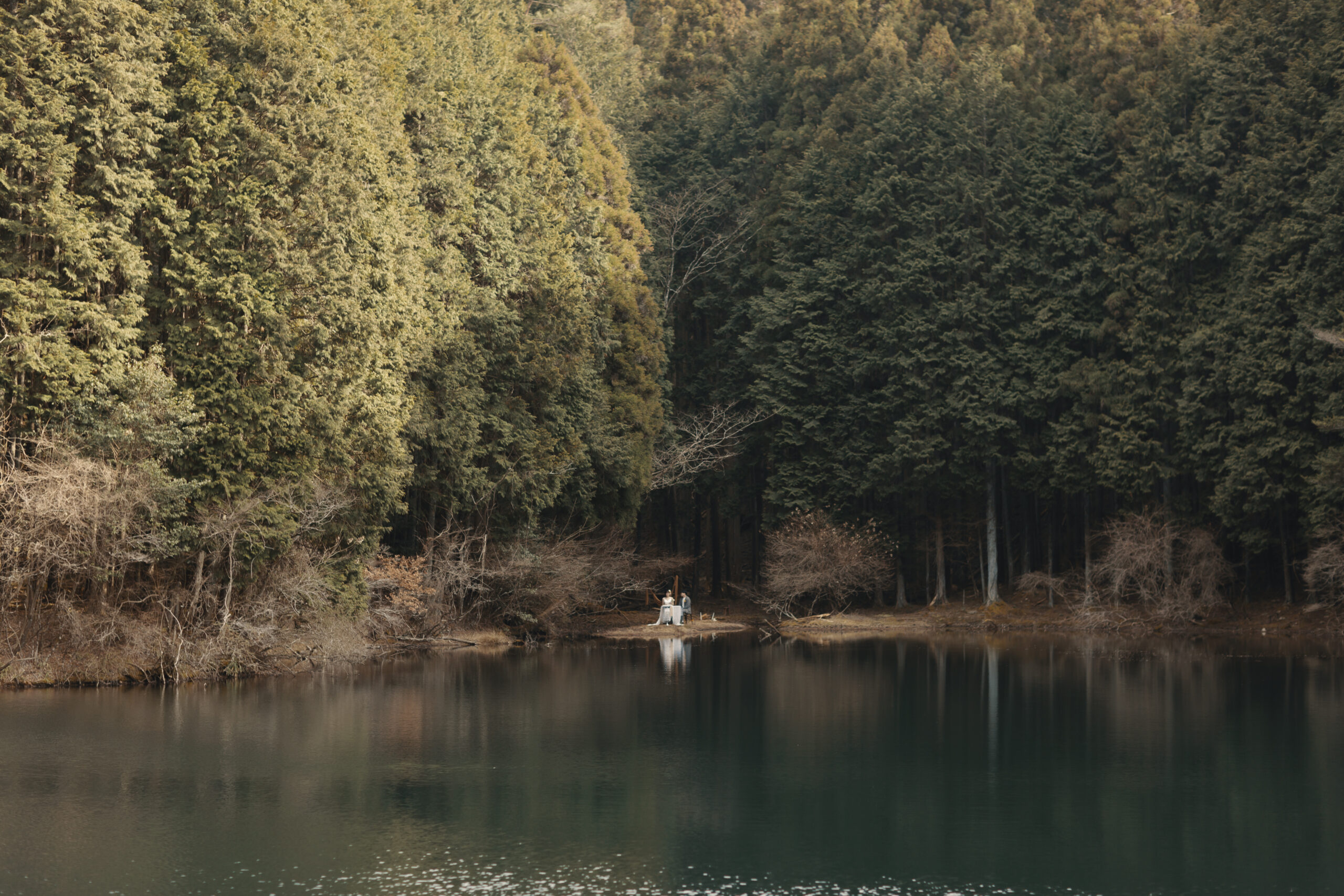 写真を撮られるのが苦手なふたりへ。自然体の前撮りを残すために大切なこと